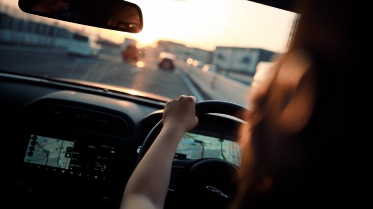 「あおり運転」とは？新たな罰則「妨害運転罪」・10項目の違反を解説